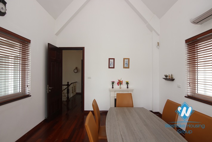Hanoi furnished 4 bedrooms villa for let in Vinhomes Riverside with river view
